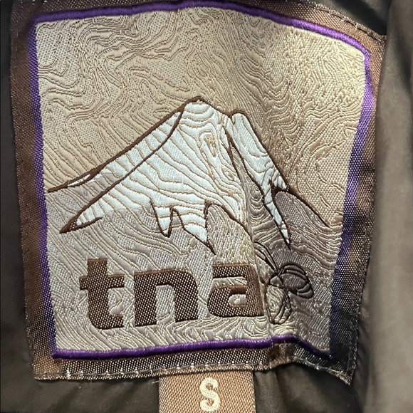 Aritzia - TNA - Bear Paw Classic Cropped Puffer Jacket Dark Brown S - Picture 3 of 12